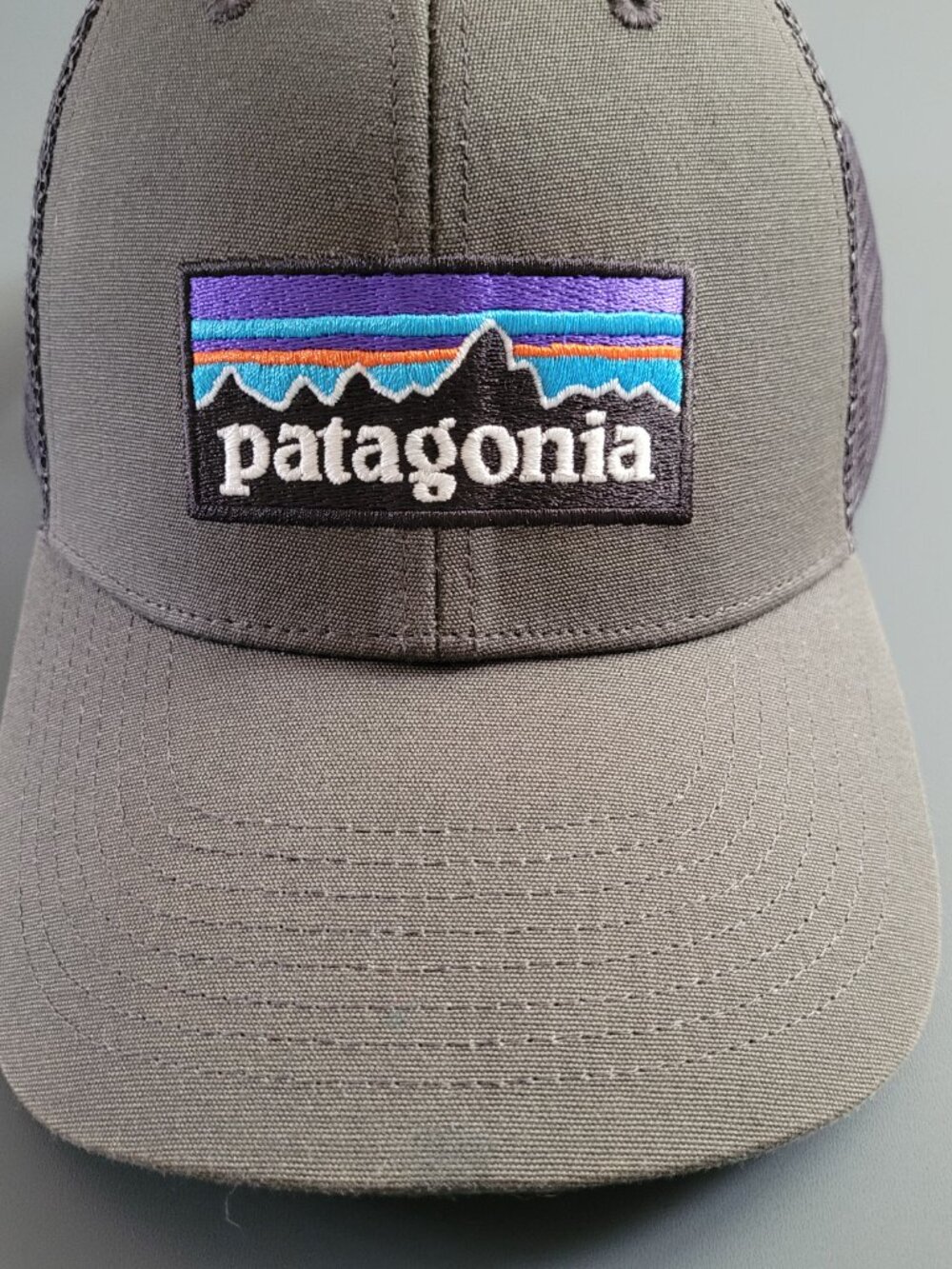 Patagonia Gray Mesh Snapback Hat Cap Logo One Size Adult P-6 Logo Trucker Hat